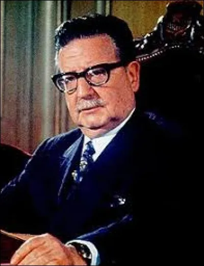 De quel pays Salvador Allende a-t-il &eacute;t&eacute; le pr&eacute;sident de la R&eacute;publique ?