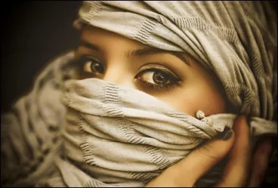 Citation de Michèle Bernier : La beauté intérieure c'est important mais, en boite de nuit, si tu n'as pas la beauté extérieure, ... !