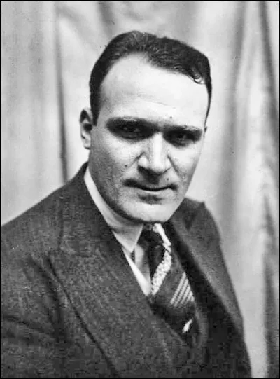 Cet homme politique, socialiste, ministre du gouvernement du Front Populaire, a impulsé le développement des loisirs tant sportifs que culturels. Il se prénomme ...