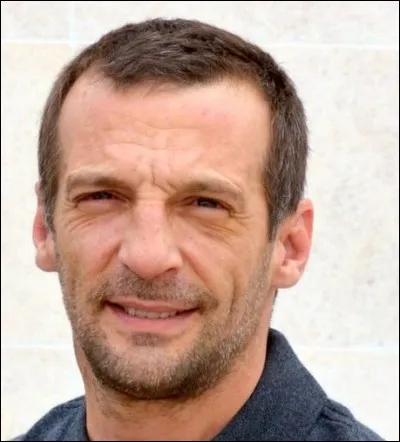 Cet homme de cinéma, réalisateur de "La haine", narrateur de documentaires et acteur, dernièrement dans la série "Le Bureau des légendes", se prénomme ...