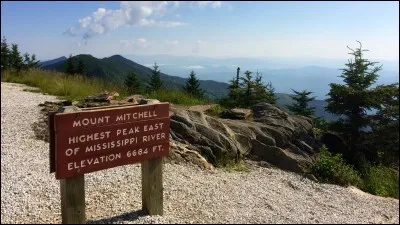 Où se trouve le Mont Mitchell ?
