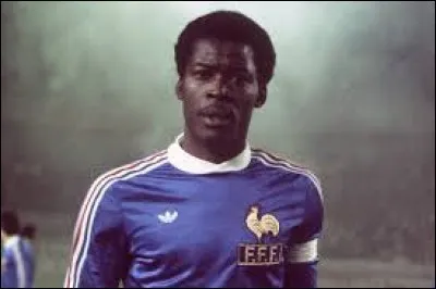 Ce footballeur, qui a &eacute;volu&eacute; comme d&eacute;fenseur &agrave; Marseille et &agrave; Bordeaux, a jou&eacute; en &eacute;quipe de France de 1971 &agrave; 1983. C'est ... Tr&eacute;sor.