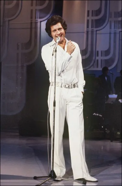 Qui chante "Ça va pas changer le monde" ?