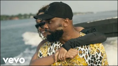 Quel rappeur chante ces paroles : "J'suis tellement gninnin, tellement bien" ?