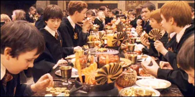 Quand c'est l'heure des repas, tu :