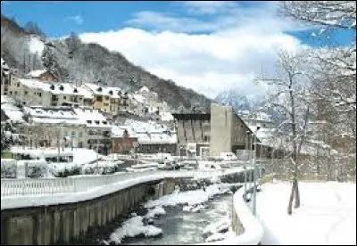 Je vous propose de partir au pied du pic du Midi de Bigorre et au pied du col du Tourmalet, &agrave; Bar&egrave;ges. Station thermale d'Occitanie et station de sports d'hiver, elle se situe dans le d&eacute;partement ...
