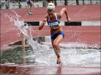 SPORTS - Au 3 000 mètres steeple, comment s'appelle l'obstacle composé d'une barrière et d'un bassin rempli d'eau ?