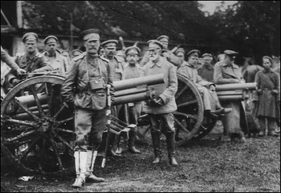 En Russie, le général Alexeï Broussilov déclenchait en juin 1916 une grande offensive contre les Empires centraux. Elle entraina plusieurs conséquences : trouvez l'intrus.