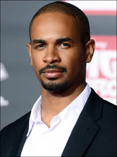 Qui joue dans "&Agrave; l'&eacute;preuve des balles", il tient le r&ocirc;le principal dans "Ma famille d'abord" ?