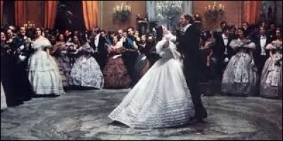 Dans quel film peut-on voir Alain Delon danser avec Claudia Cardinale au bal ?