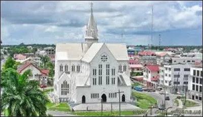 Dans quel État sud-américain peut-on admirer la cathédrale anglicane de Saint George, en bois peint ?