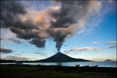 Dans quel pays d'Amérique centrale le Momotombo est-il le site touristique le plus visité ?