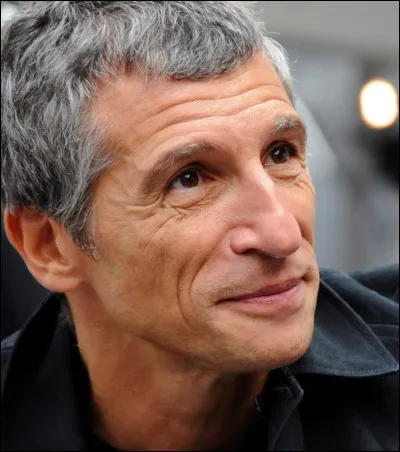 Qui est ce présentateur ?