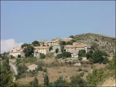 Petit village d'Auvergne-Rh&ocirc;ne-Alpes de 76 habitants, La Rochette-du-Buis se situe dans le d&eacute;partement ...