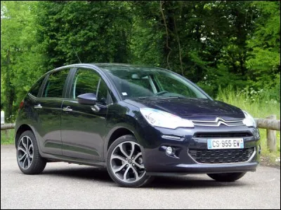 Premi&egrave;re voiture fran&ccedil;aise de ce quiz, cette citadine a &eacute;t&eacute; la troisi&egrave;me voiture la plus vendue en France pendant un an. Quelle est-elle ?