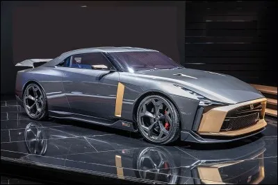 Pour f&ecirc;ter les 50 ans d'un de ses mod&egrave;les iconiques, ce constructeur japonais a sorti un mod&egrave;le exclusif. Comment se nomme ce mod&egrave;le ?