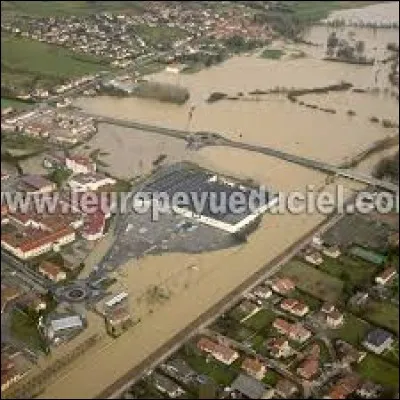 De nombreuses maisons ont été construites en zone __________.
