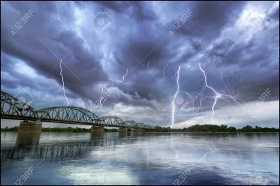 Lequel de ces fleuves traverse la Pologne ?