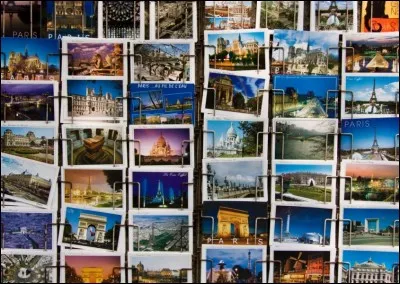 Par quel mot désigne-t-on le fait de constituer une collection de cartes postales ?