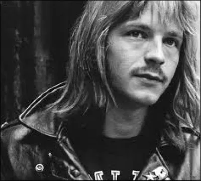 Complétez le titre de cette chanson : "Manhattan-...