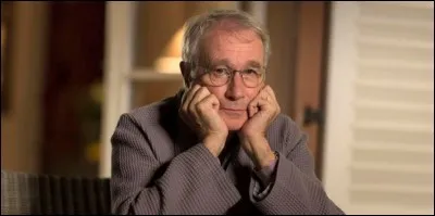 Il a été le lieutenant de Scève dans "Capitaine Conan", le professeur Licht dans "Se souvenir des belles choses", avant d'incarner Jacques Chirac dans "La Conquête" : c'est ...