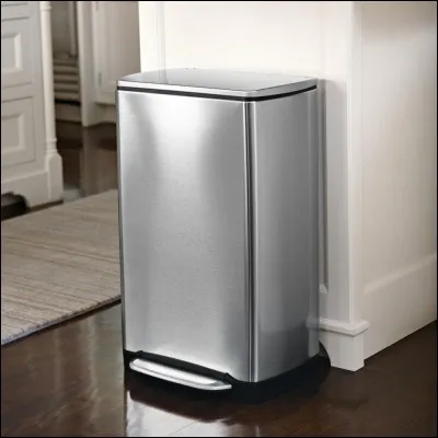 &Agrave; Disneyland Paris combien y a-t-il de poubelles ? Il y en a tous les...