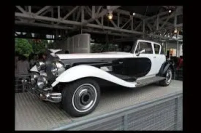 La limousine de Cruella, situ&eacute;e devant l'attraction Studio Tram Tour, est la v&eacute;ritable limousine du film "102 Dalmatiens" ?