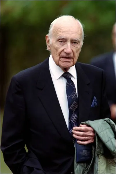 Ce haut fonctionnaire et homme politique français, jugé, entre le 8 octobre 1997 et le 2 avril 1998, a été condamné à une peine de 10 ans de réclusion criminelle, d'interdiction des droits civiques, pour complicité de crimes contre l'humanité. Il se prénomme ...