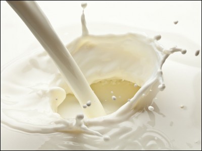 Qu'est-ce qui nous tient en bonne santé, est particulièrement important pour les enfants en croissance et qui se trouve surtout dans les produits laitiers ?