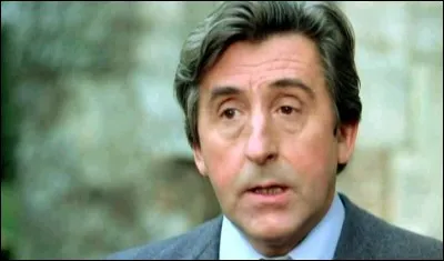 Ses rôles comiques, notamment dans des films de Lautner et dans la série du Gendarme, l'ont rendu célèbre : c'est ....