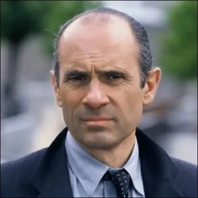 Il était Marcel Chavasson dans "Coup de torchon", l'Inspecteur Belmont dans "Garde à vue", Michel dans "Coup de foudre" : c'est ...