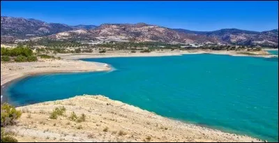 Au sud de quel pays peut-on trouver l'&icirc;le de Cr&egrave;te ?