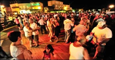 Un seul mot vous emmènera vers la solution : Populaires !