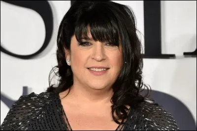Quel roman à succès a écrit E. L. James ?