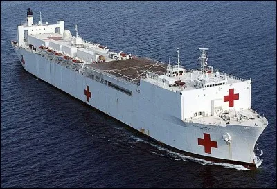 C'est un v&eacute;ritable h&ocirc;pital flottant, il dispose des m&ecirc;mes &eacute;quipements qu'un centre hospitalier de ville ! Quel pays a ce navire ?