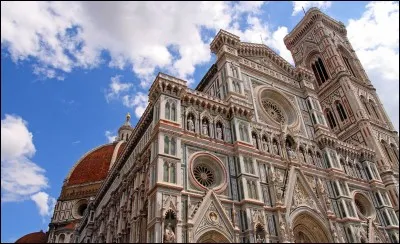 Quelle célèbre statue de Michel-Ange peut-on contempler à Florence ?