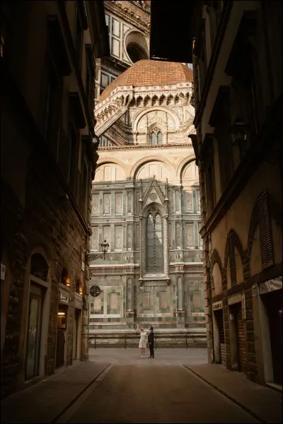 Pendant plusieurs siècles, qui furent les maîtres incontestés de Florence ?