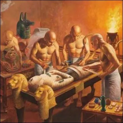 En Egypte antique, ce sont les prêtres qui faisaient l'embaumement pour permettre au défunt d'aller dans l'au-delà. Ils utilisaient alors :