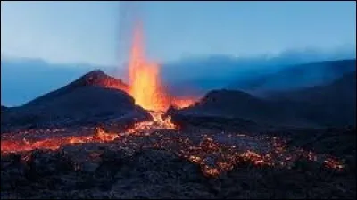 Le Piton de la Fournaise se trouve sur l'île de la réunion.