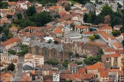 Les habitants de Decazeville (Aveyron) portent le gentilé ...