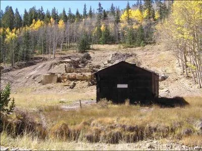 Il y a de nombreuses villes fantmes,  l'abandon depuis la fin de la Rue vers l'Or. Cette ville, qui porte le mme nom qu'une srie TV, est la moins peuple de l'Etat avec 14 habitants ! C'est ...