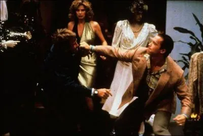 Dans quel film se bat-il devant ces jolies dames ?