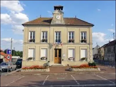 Nous sommes en &Icirc;le-de-France, au Mesnil-Aubry. Commune de la Grande Couronne, au c�ur de la Plaine de France, elle se situe dans le d&eacute;partement ...