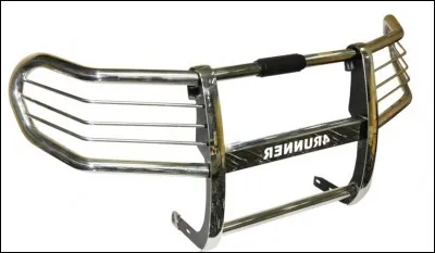 À l'avant du véhicule, cette chose se positionne au niveau du pare-choc. Comment cela s'appelle ?