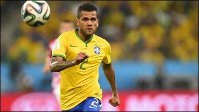 Dans quel club joue Dani Alves ?