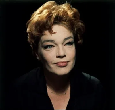 Cette actrice, qui a joué dans "Casque d'or", "Les Diaboliques", "Le Chat", "La Vie devant soi", se prénomme ...