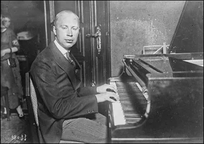 Ce compositeur russe, auteur de "Pierre et le Loup", de nombreuses oeuvres musicales - symphonies, opéras , ballets comme "Roméo et Juliette", se prénomme ...