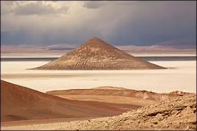 Où se situe le désert de sel, salar d'Arizaro ?
