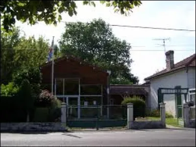 Petit village de 40 habitants, dans les Landes de Gascogne, Lartigue se situe en région ...