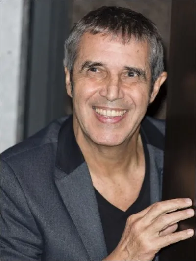 Complétez les paroles de cette chanson de Julien Clerc nommée " Les Séparés" : "N'écris pas, je te crains, j'ai peur de ma mémoire.
Elle a gardé ta voix qui m'appelle souvent.
Ne montre pas l'eau vive à qui ne peut la boire.
Une chère écriture est un ... vivant".